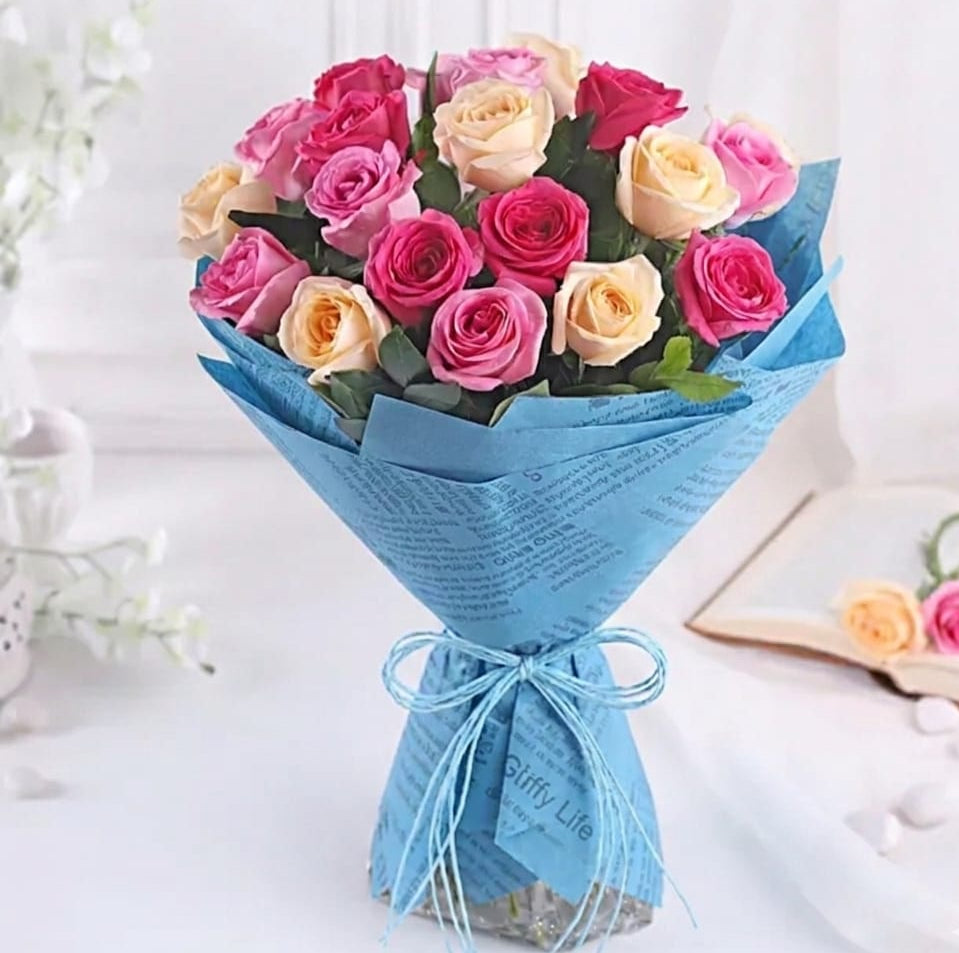 Elegant Hand-Tied Multi-Tone Rose Bouquet